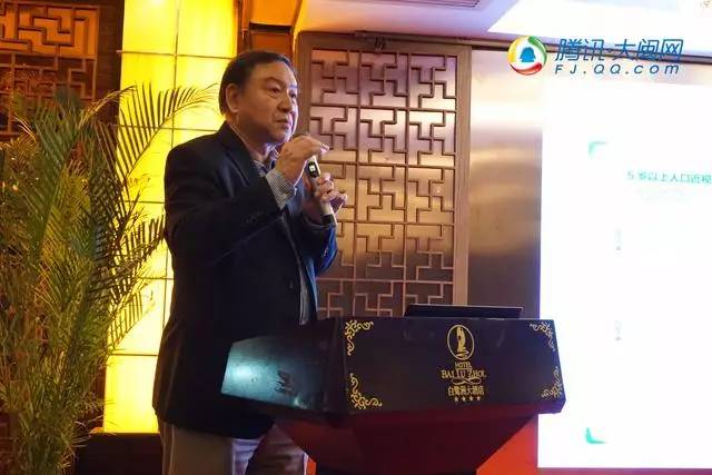 华厦眼科集团赵堪兴教授较新演讲：增加户外活动时间可以 预防孩子近视