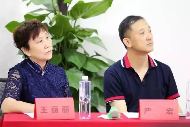 由西安市雁塔区医疗管理协会与华厦眼科医院集团主办的医路同心·光明论道——华厦·西安2017斜视与小儿眼科学术会议在西安华厦眼科医院