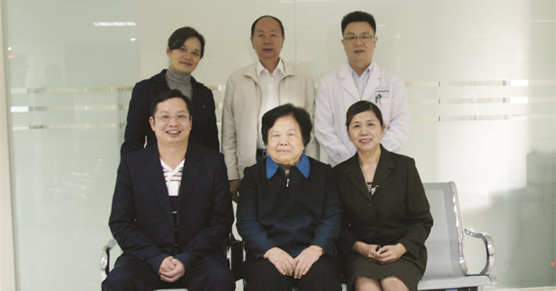 2011年12月4日，原全国人大常委会副委员长彭珮云来我院检查