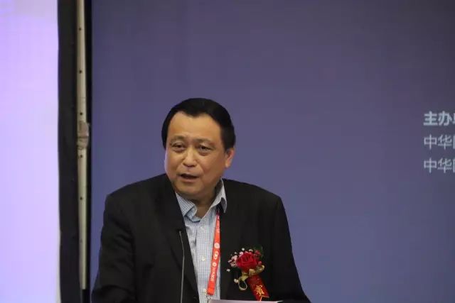 9月15日下午，在 22次全国眼科学术大会上，中国眼科医师“明日之星”计划在福州海峡环球会展中心正式启动，数 名中外眼科专家在现场及通过视频直播共同见证。1.jpg