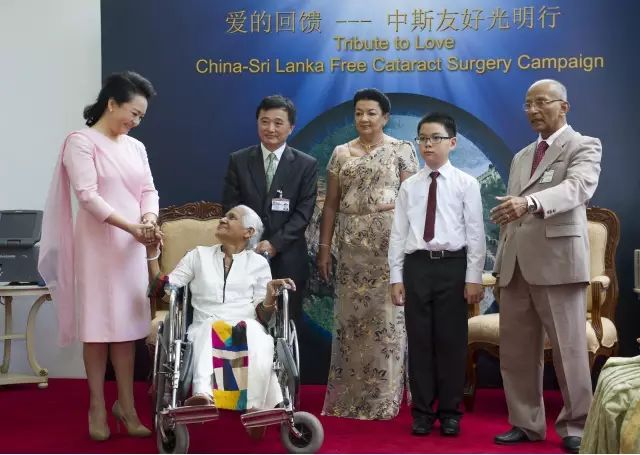 国之交，在于民相亲。一直以来，华厦眼科的公益足迹紧跟国家战略部署，响应“一带一路”倡议，先后8次走出国门，为缅甸、尼泊尔、斯里兰卡、柬埔寨、斯里兰卡等沿线国家，约计21000多名当地居民进行眼疾筛查，并为近3000名白内障患者进行复明手术