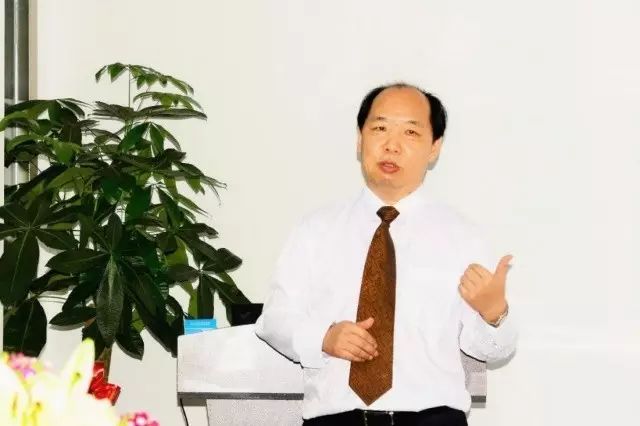 本次研讨会由集团 席白内障带教导师郭海科教授、张广斌教授领*，来自华厦眼科医院集团11名白内障带教导师参加了本次活动。福州眼科医院、.jpg
