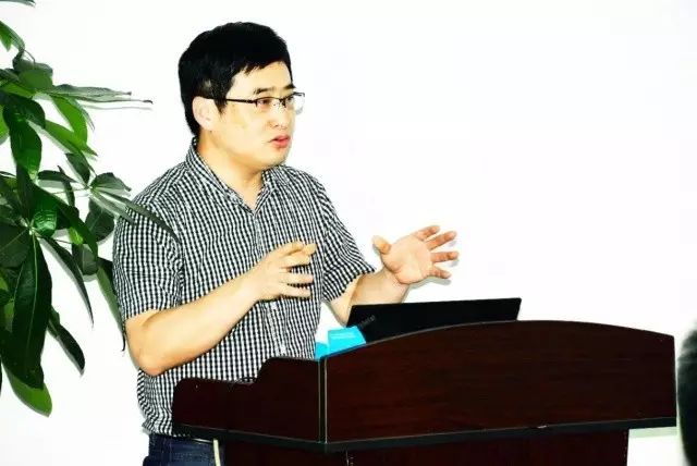 本次研讨会由集团 席白内障带教导师郭海科教授、张广斌教授领*，来自华厦眼科医院集团11名白内障带教导师参加了本次活动。福州眼科医院、爱尔康公司对本次研讨.jpg
