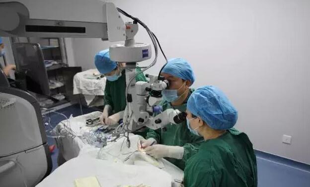 这里是菏泽华厦眼科医院，他是菏泽眼科高地，是我们菏泽人家门口的厦门大学附属厦门眼科中心.jpg