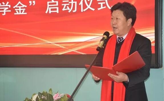 11月3日，甘肃中医药大学附属兰州眼科中心挂 暨“华厦眼科奖学金”启动仪式在兰州华厦眼科医院隆重举行。这是继与厦门大学、徐州医科大学、安徽理工大学合作后，华厦眼科在开启“院校合作”上的又一硕果，也是西北地区 家省 高校与眼科医院“医教研”协同发展全方位合作的典范。3.jpg