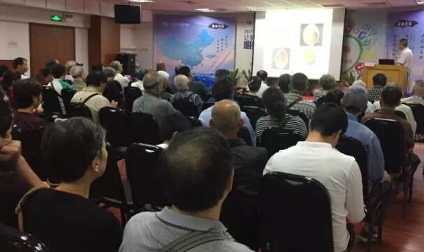 为提*社会各界对糖尿病防治工作重要性的认识,保护市民身体健康，普及糖尿病并发症的防治知识。在联合国“糖尿病日”期间，厦门大学附属厦门眼科中心开展关爱糖尿病患者系列公益活动，并于11月18日上午在医院大礼堂举行糖尿病公益讲座与 眼健康筛查。1.jpg