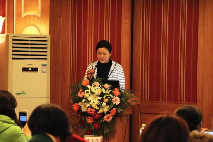 11月17日，宜昌华厦眼科医院 举办了“2017斜视与小儿眼科学术交流会”。本次交流会旨在进一步保护青少儿视力，为宜昌斜视与小儿眼科领域的临床工作者及其他相关人员搭建了相互交流的平台。进一步提升青少儿眼科医疗知识水平和 水平，推动中国青少儿视觉健康，让每个孩子都拥有一双健康明亮的眼睛。4.jpg