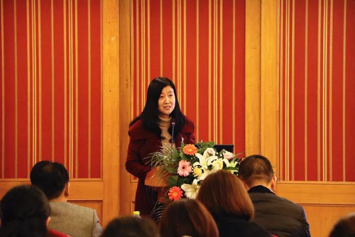 11月17日，宜昌华厦眼科医院 举办了“2017斜视与小儿眼科学术交流会”。本次交流会旨在进一步保护青少儿视力，为宜昌斜视与小儿眼科领域的临床工作者及其他相关人员搭建了相互交流的平台。进一步提升青少儿眼科医疗知识水平和 水平，推动中国青少儿视觉健康，让每个孩子都拥有一双健康明亮的眼睛。6.jpg