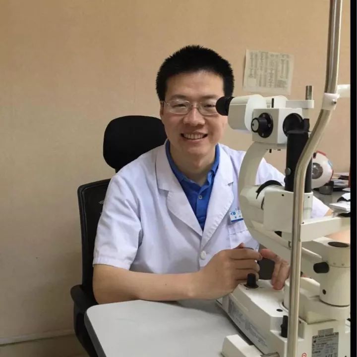 近日，根据《青年英才“双百计划”暂行办法》，中共厦门市委组织部、共青团厦门市委员会组织实施了厦门市 批杰出青年和 三批青年 创业人才计划评选工作。经过组织申报、资格审核、专家评审、现场核实及公示等程序，厦门大学附属厦门眼科中心董诺副教授和林志荣博士后获得“厦门市 三批青年 人才”称号。.jpg