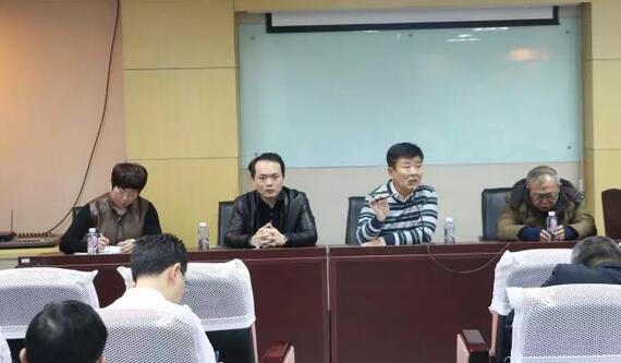 12月17日上午，厦门大学附属厦门眼科中心业务院长王骞、华厦眼科医院集团副总经理张昊志、集团屈光运营中心主任商越一行领*莅临华厦眼科医院指导工作。2.jpg