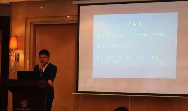 重庆华厦眼科医院业务副院长、白内障专家安晓巨院长做了《先天性白内障手术医治》的分享.jpg
