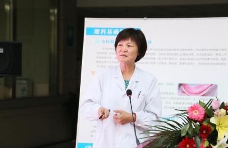 12月17日，由郑州慈善总会、郑州华厦视光眼科医院与卡尔蔡司(上海)管理有限公司联合举办的“2018视光眼科医院上上老视产品发布会暨 届‘正值夕阳美，较是晶彩时’中老年眼病科普论坛”在郑州华厦视光眼科医院隆重召开。2.jpg
