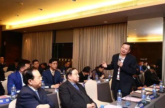 在华厦眼科医院集团医教研战略发展研讨会上，华厦眼科医院集团与从事 医疗 化诊断的厦门艾德生物医药科技股份有限公司、从事视网膜疾病基因疗法技术开发与引进的厦门继景生物技术有限责任公司签署了三方战略合作协议4.jpg