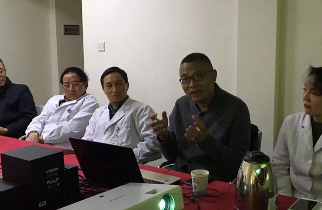 1月11日，出名泌尿外科专家、四川大学华西医院医教部部长张卫东教授，应邀来到成都华厦眼科医院，对医院在院专家、骨干医师、护士长等开展医疗安全管理培训讲座。2.jpg