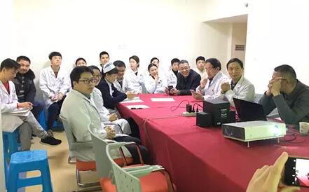 1月11日，出名泌尿外科专家、四川大学华西医院医教部部长张卫东教授，应邀来到成都华厦眼科医院，对医院在院专家、骨干医师、护士长等开展医疗安全管理培训讲座。3.jpg