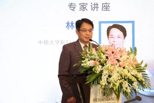 2018年1月20日，由中国非公医疗机构协会眼科 委员会主办，上海和平眼科医院承办的中国非公医疗协会眼科委员会屈光性白内障手术上海高峰论坛在上海豫园 丽大酒店隆重召开。大会内容聚焦屈光白内障手术相关问题，分为专家讲座、专题讨论及院长论坛三大板块进行。这是上海乃至全国的一*次大规模、高水准的眼科盛会，云集了来自全国 屈光白内障手术大咖们、专家学者和300余名眼科同仁齐聚一堂16.jpg