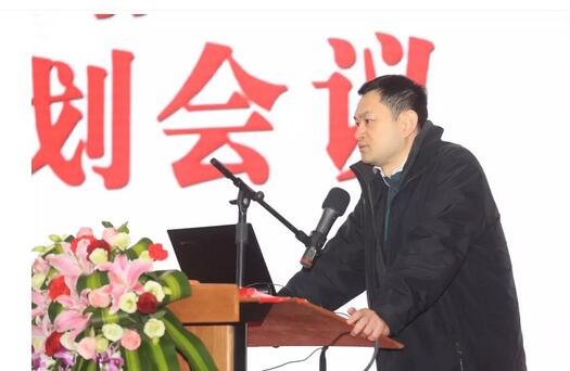 2月3日，华厦眼科医院集团2017年工作汇报暨2017年年度表彰大会在厦门环球会展中心B6厅隆重举行，来自集团本部、厦门大学附属厦门眼科中心、厦门欧华控股集团等1300余名员工与关心、支持华厦眼科发展的嘉宾欢聚一堂，共同总结2017年工作经验，展望2018年美好未来4.jpg