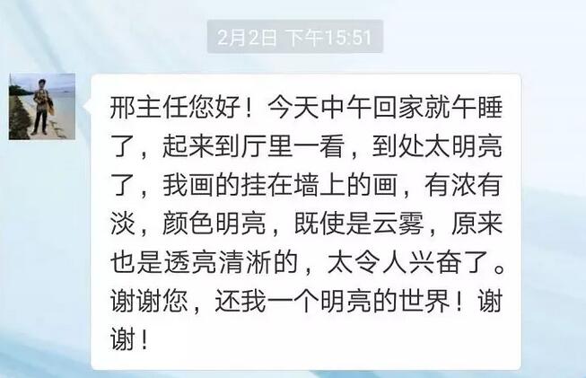 家住深圳盐田区的75岁张教授(化名)却遇到了烦心事，她感觉看东西越来越模糊了。幸好身边有朋友在深圳华厦眼科医院，由邢宝刚主任做过白内障手术， 很好，于是介绍老人来到深圳华厦眼科医院就诊。2.jpg