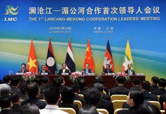 近日，中国公共外交协会授予了华厦眼科医院集团本部厦门大学附属厦门眼科中心“公共外交支持伙伴单位”荣誉称号，以此彰显其在援外医疗领域做出的积极努力。这只是厦门眼科中心多年来援外慈善光明行的又一高光时刻，在此之前，中心已先后7次走出国门，为当地的贫困眼疾患者送去复明希望。2.jpg