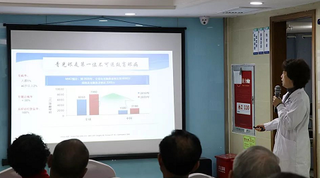 3月10日上午，深圳华厦眼科医院“早查监控，守护光明”大型青光眼公益科普讲座在六楼 举行，本次活动旨在让更多人了解青光眼的潜在危害、重视眼检查， 预防青光眼。由深圳华厦眼科医院青光眼病科 席专家成洪波博士、傅培副院长现场面对面解答疑问，与参会者的互动交流，让更多深圳市民提*对青光眼的认识与防治知识2.png