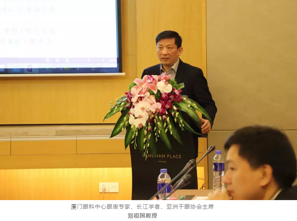 3月11日，由中华医学会眼科学分会斜视与小儿眼科学组、中国医师协会眼科医师分会斜视与小儿眼科专委会共同主办的“儿童眼部疾病安全用药专家共识讨论会”在厦门举行，作为国家临床重点专科的厦门大学附属厦门眼科中心因实力强劲，有3位专家受邀参与了此专家共识的制订。华厦眼科医院集团专家委员会主席赵堪兴教授作为小儿眼病这块的 威，众望所归成了此次专家共识制订的主持者4.png