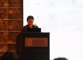 3月10日下午，厦门眼科中心围绕“一切以病人为中心”的办院宗旨，举行了“2018工作计划汇报会暨目标签订仪式”。当天，厦门眼科中心掌舵者苏庆灿、院领*班子成员、各专科学科带头人等医护及后勤部门中层干部以上管理人员参加了此次会议。19_副本.png