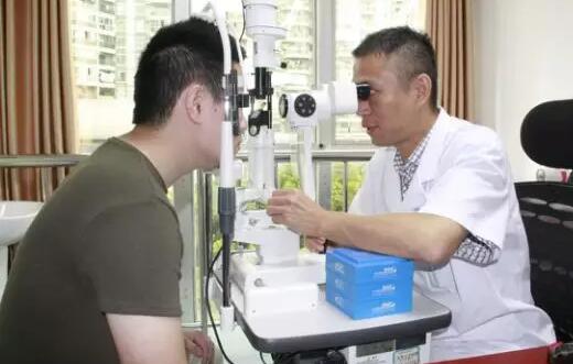 厦门大学附属厦门眼科中心吴护平副院长、李明翰博士、林宝娇主任荣获厦门大学医学院 个人，以表彰他们在2017年度工作中取得的 成绩。自2006年6月起厦门眼科中心成为厦门大学附属医院，成为厦门大学的一个有机组成部分3.jpg