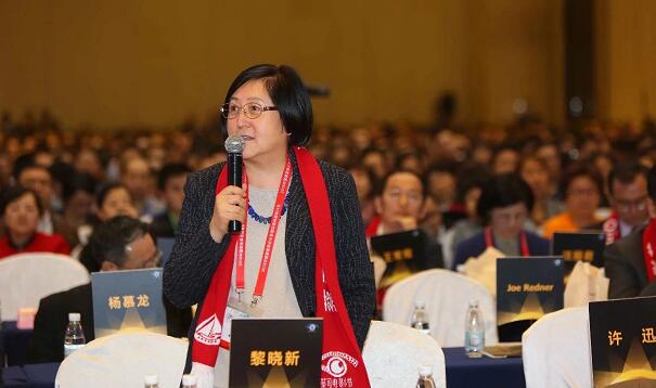 3月28日，为期4天的中国眼底病领域一年一度的学术年会“2018中国眼底病论坛暨环球视网膜研讨会”(RetinaChina 2018)在中国青岛召开。本次论坛由中国环球科技交流中心主办，《中华眼底病杂志》协办，会上翘楚云集，盛况空前，既是眼底病学诊疗领域的高水平年度学术盛会，也是世界眼底专家的一*次交流盛会3.jpg