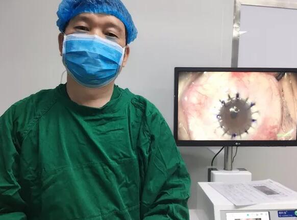 4月11日，饱受圆锥角膜之痛10余年的湖北宋女士，在东莞华厦眼科医院卢敏院长角膜移植手术后顺利出院4.jpg
