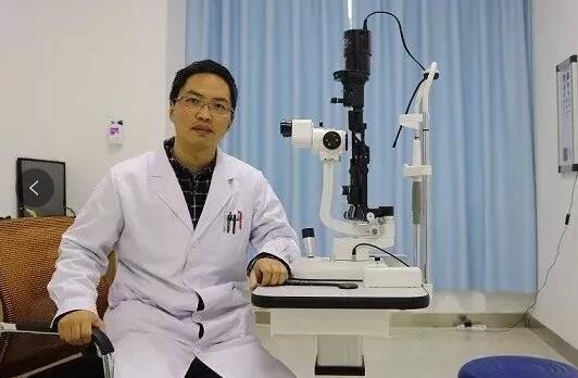 2017年10月30日小儿眼科及斜弱视科主任张兴兵在“ 三届全国验光与配镜职业技能竞赛”安徽赛区预赛中获得综合得分 一名。.jpg