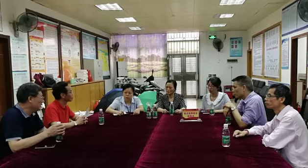 5月10日，佛山华厦眼科医院 一书记吴建勇同志会同医院王云华总经理深入佛山禅城区张槎村(居)社区沟通联系，推动党支部联动《义诊活动》工作，把党建工作与服务群众工作相融合，彰显党员先锋模范作用。1.png