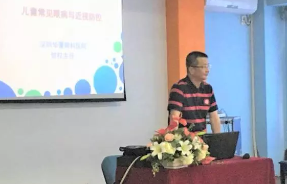 5月16日，深圳华厦眼科医院“福田区青少年近视防控公益主题系列活动”走进深圳福田区琪琪幼儿园，院屈光科主任贺 主任医师为小朋友们进行爱眼护眼的健康教育，着力从小培养孩子良好的用眼习惯。1.png
