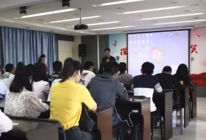 合肥名人眼科医院“摆脱束缚，放肆微笑”华厦眼科屈光医生见面会2.png
