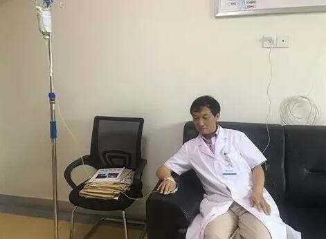 成都华厦眼科医院陈晓明、罗清礼教授获评成都高新区 医师奖3.jpg