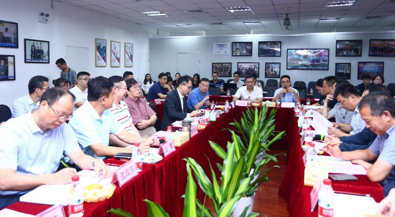 中华儿女新闻网：“坚守社会责任·坚定文化自信”中央及行业媒体采访团走基层活动走进华厦眼科医院集团3.png