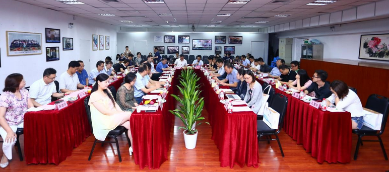 中华儿女新闻网：“坚守社会责任·坚定文化自信”中央及行业媒体采访团走基层活动走进华厦眼科医院集团4.png