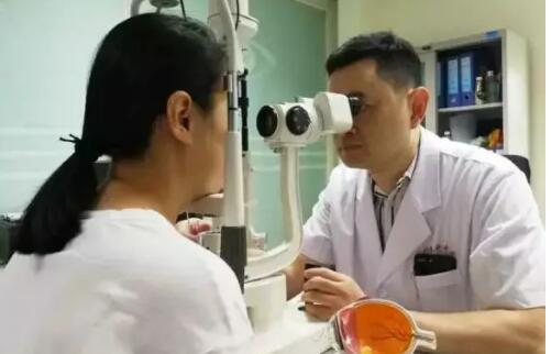 厦门眼科中心高度近视专科张淳副院长：用精良的技术 擦亮心灵之窗1.jpg