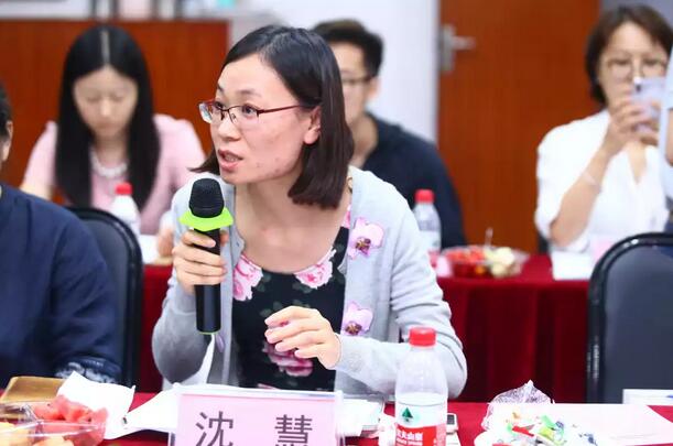 由人民日报、经济日报、科技日报、中新社等22家中央及行业媒体组成的采访团，走进华厦眼科医院集团本部厦门大学附属厦门眼科中心7.jpg