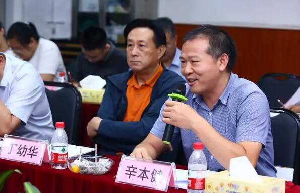 由人民日报、经济日报、科技日报、中新社等22家中央及行业媒体组成的采访团，走进华厦眼科医院集团本部厦门大学附属厦门眼科中心8.jpg