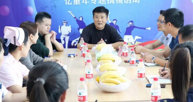 华厦眼科医院集团副总院长王骞教授莅临许昌华厦眼科医院指导工作！1.jpg