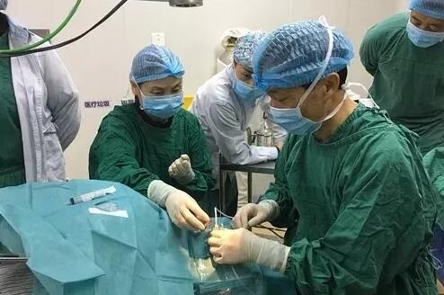 2018年即将结束，这一年，成都华厦眼科医院以规范的诊疗、高明的技艺、 的服务，赢得了广大患者朋友和社会各界的好评。在2018年，成都华厦眼科医院在发展的道路上有哪些大事记呢，让我们一起来回顾。18.jpg