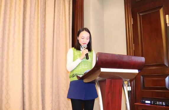2019年1月26日下午，“中共华厦眼科医院集团委员会换届选举大会”在厦门宾馆隆重举行，会议选举产生了中共华厦眼科医院集团第二届党委委员会5位委员。第*一届华厦眼科医院集团党委书记陈宝贵，党委副书记、厦门眼科中心工会主席陈逸恬，委员王骞、张秀恋、洪清配、吴丽群、张美嫦出席了此次党员大会5.jpg