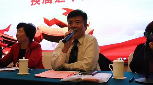 2019年1月26日下午，“中共华厦眼科医院集团委员会换届选举大会”在厦门宾馆隆重举行，会议选举产生了中共华厦眼科医院集团第二届党委委员会5位委员。第*一届华厦眼科医院集团党委书记陈宝贵，党委副书记、厦门眼科中心工会主席陈逸恬，委员王骞、张秀恋、洪清配、吴丽群、张美嫦出席了此次党员大会7.jpg