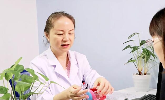 心向光明、永不止步——重庆华厦眼科医院屈光专家汪红的一天1.jpg