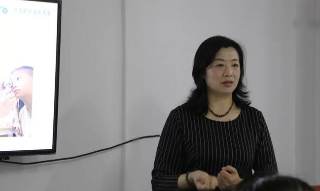 3月6日，2019华厦眼科医院集团小儿眼病与综合验光培训班在厦门举行，此次培训班为期8天，从小儿眼病及斜弱视到国内外验光模式纵观，从检影验光技巧手法到综合验光操作规范，从验光理论基础到儿童验光、眼病验光的差别和重点，系统验光知识无一不涵盖、无一不相授，为参会学员带来了一场高水准的知识盛宴3.jpg