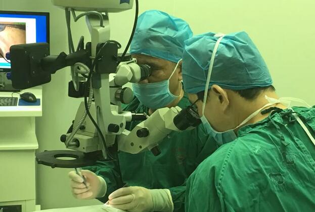 光明与爱的传递：厦门眼科中心与市卫健委等部门集团缅怀眼角膜捐献者4.jpg