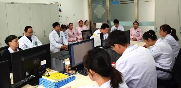 甘肃中医药大学附属兰州眼科中心(兰州华厦眼科医院)为慕名从内蒙专程赶来的王女士进行眼肿瘤手术2.jpg