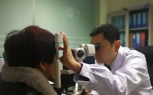 高度近视1250度、2000度的他们为什么想来厦门眼科中心进行ICL手术？1.jpg