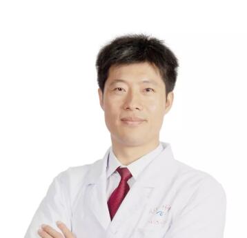 升学、参军、就业、考公务员视力体检的拦路虎 看看厦门眼科中心揭黎明主任介绍如何 近视.jpg