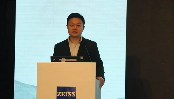 4月26日至28日，2019蔡司屈光中国用户会在北京如约举行，分享 激光屈光手术技术和经验，携手共同提升手术质量，为患者提供更 的医疗服务。华厦眼科医院集团派出多人组成的专家团队参会，与来自全国各地的眼科同仁深入探讨交流，碰撞思想火花，分享 严谨的学术观点，展现出了华厦人强劲的学术风采5.png